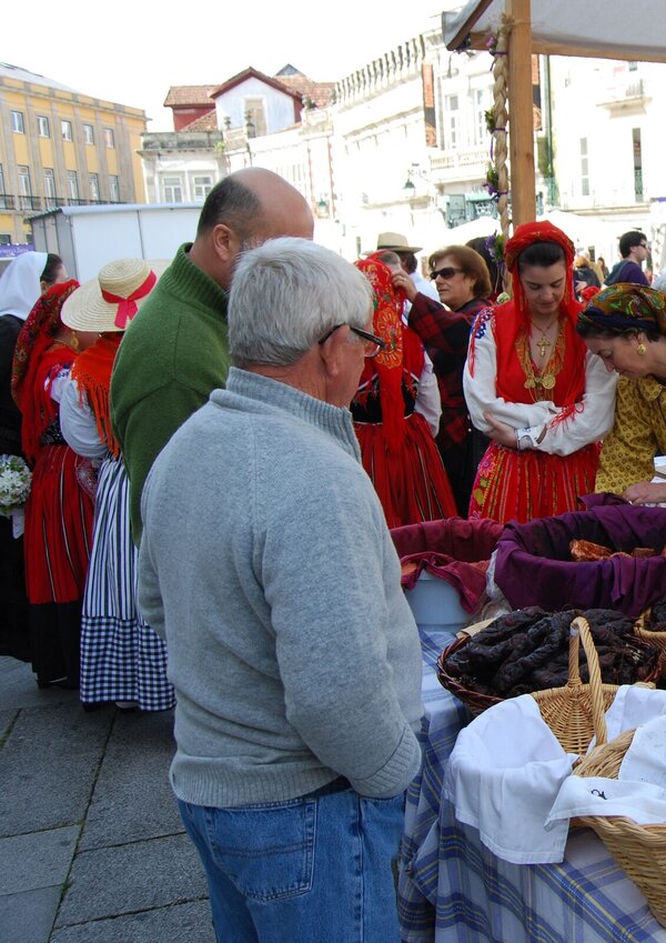 feiroes_praca_grupos_folcloricos__2_