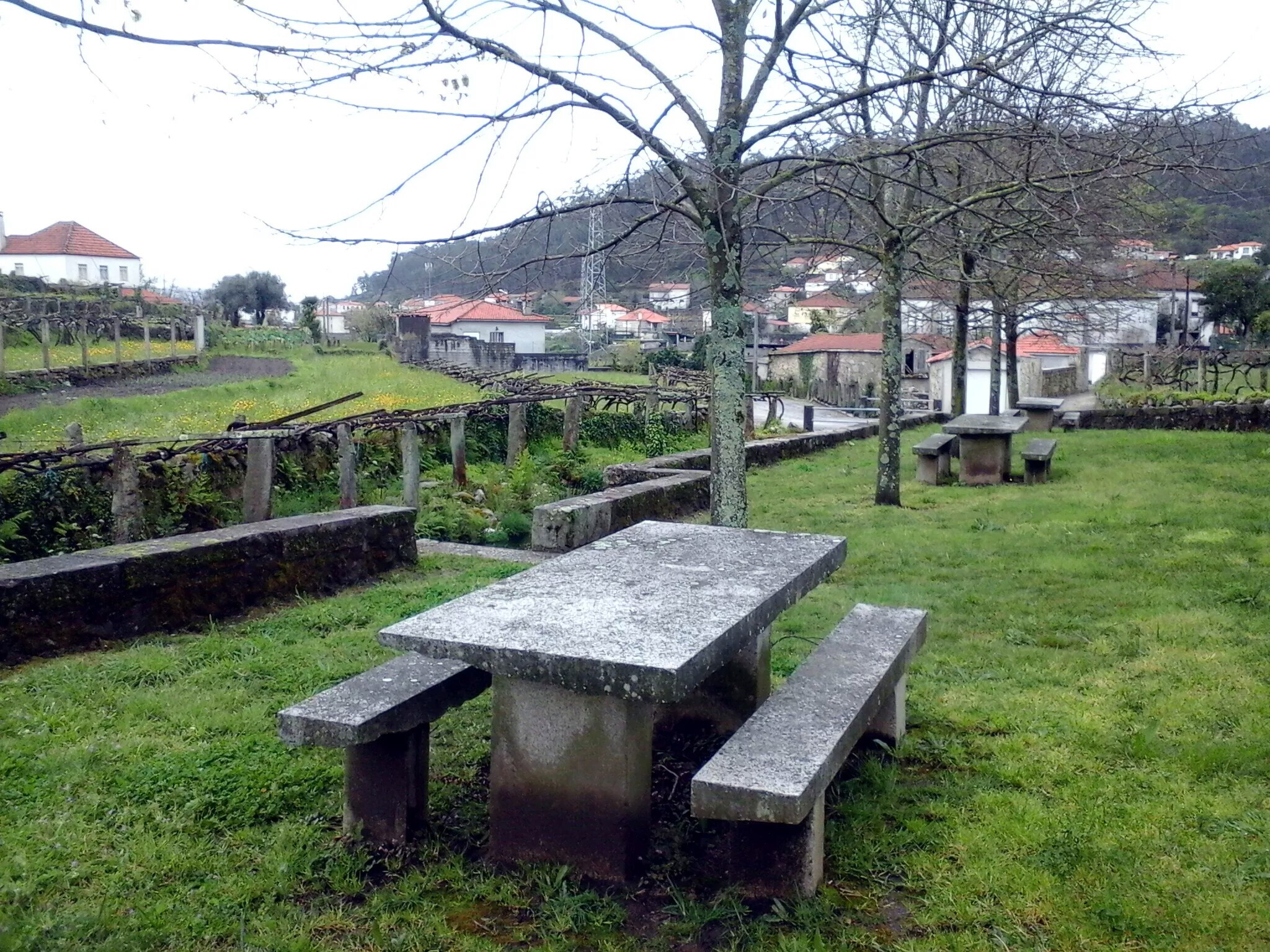 Parque de Merendas – Além do Rio (Outeiro)