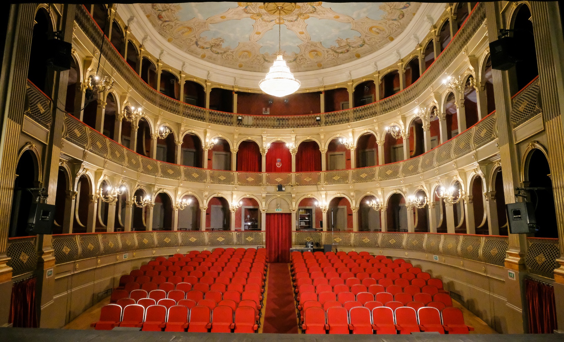 Teatro Municipal Sá de Miranda comemora hoje 137º aniversário
