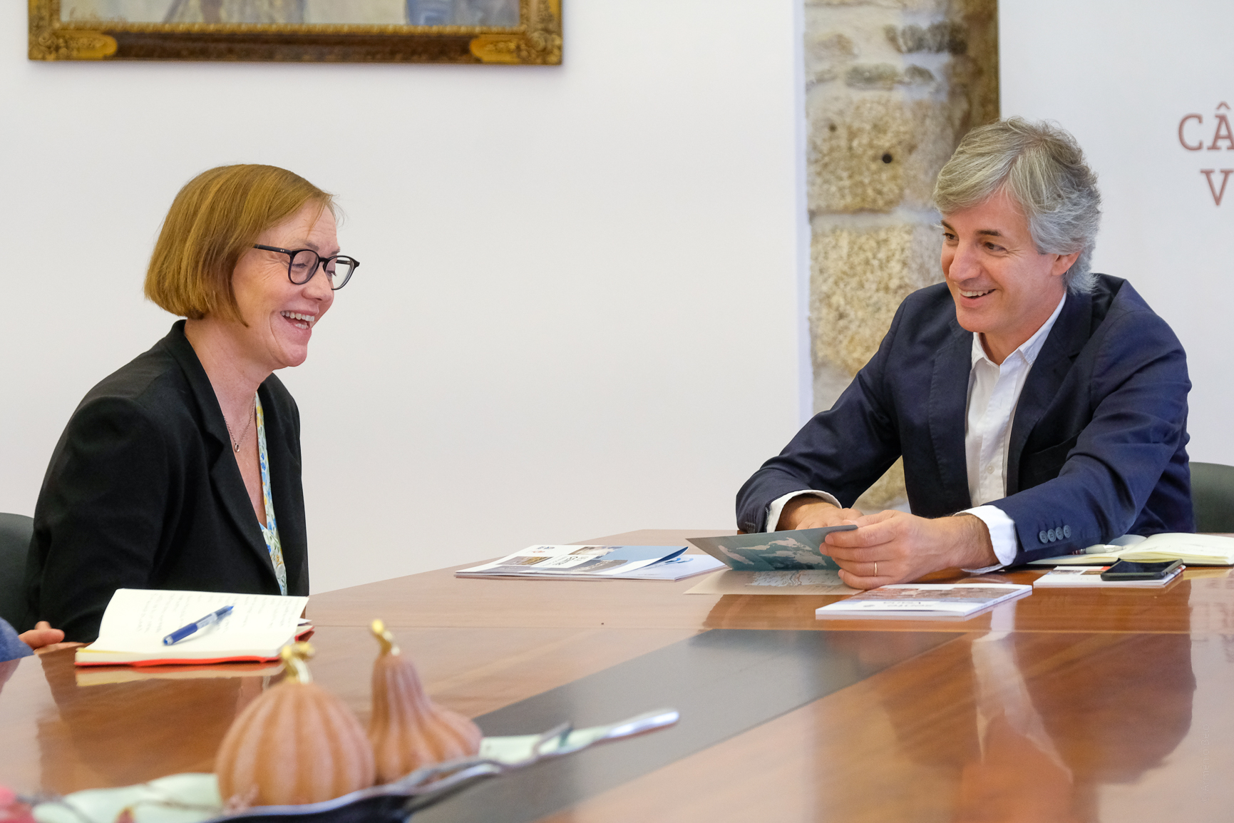 Embaixadora da Noruega em Portugal reúne com autarca de Viana do Castelo para discutir sustentab...