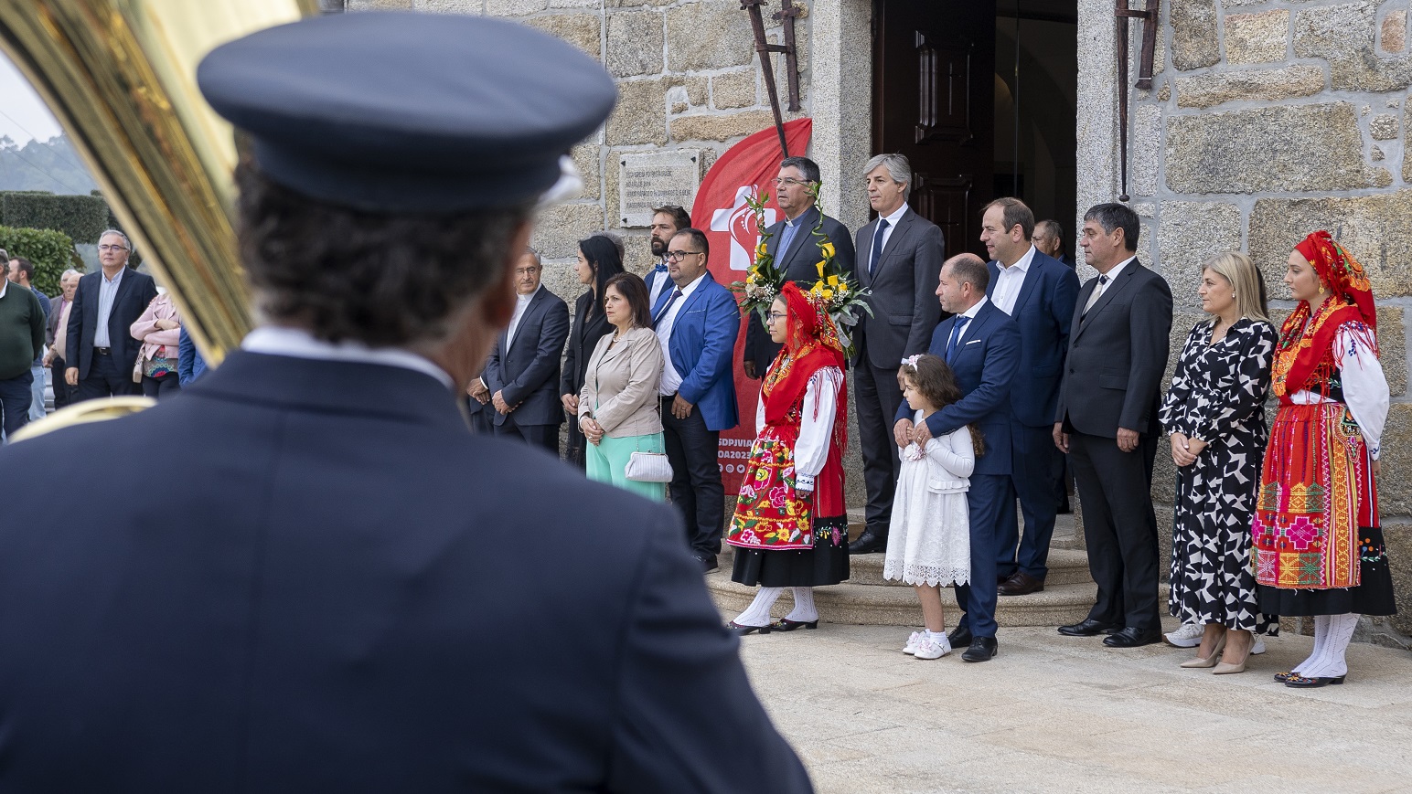 Inaugurada reabilitação da Igreja Paroquial de S. Mamede de Deocriste e parque de estacionament...