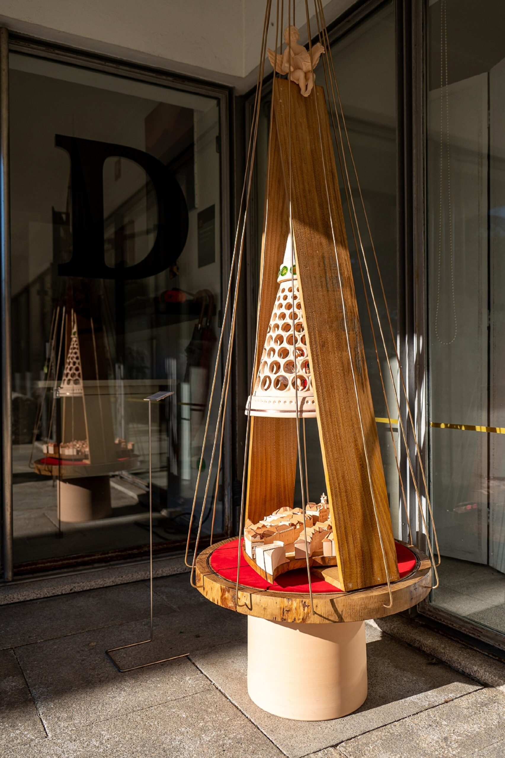 Reciclagem inspira exposição de Pinheirinhos de Natal no Museu de Artes Decorativas