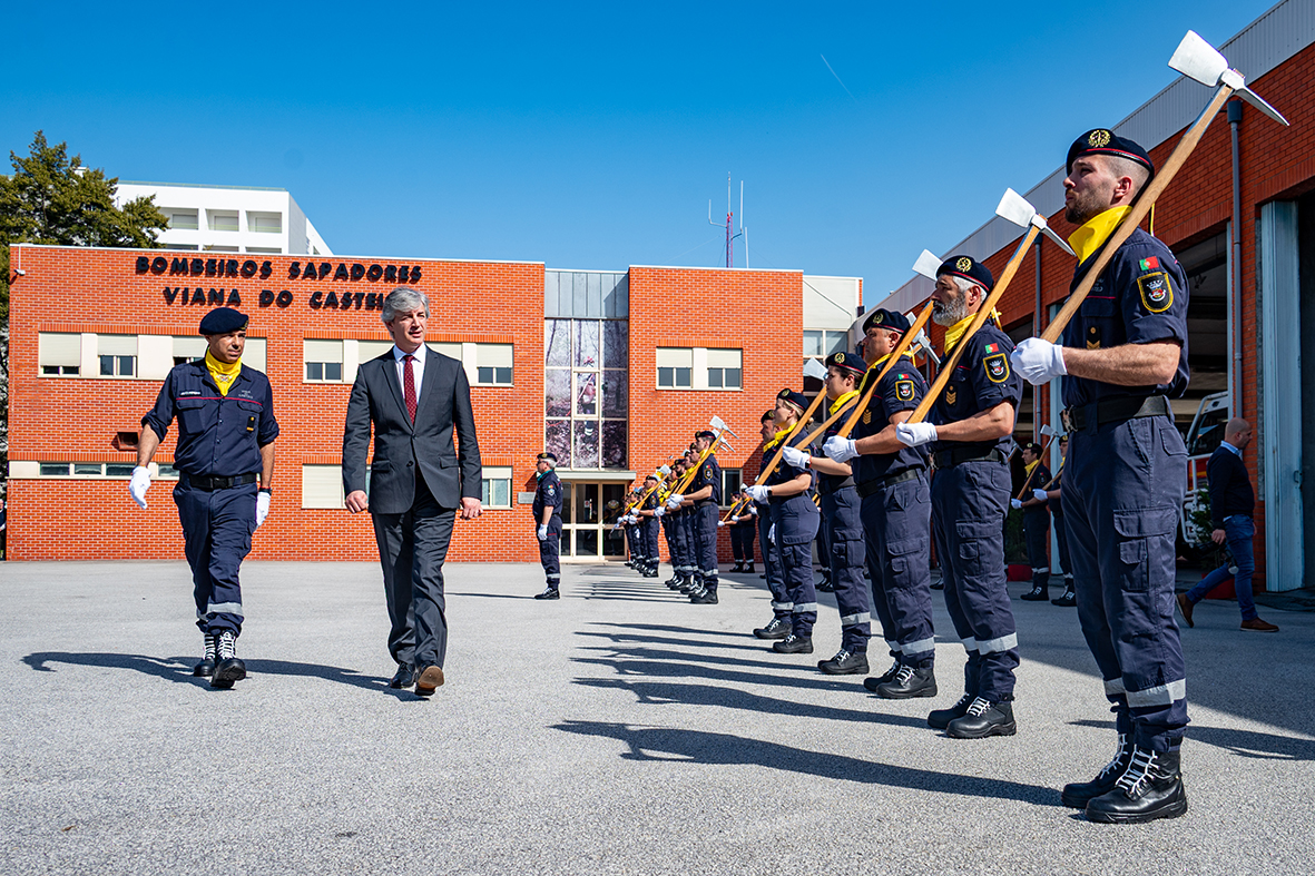 Bombeiros Sapadores de Viana do Castelo reforçados com nova ambulância de socorro em dia de 244...