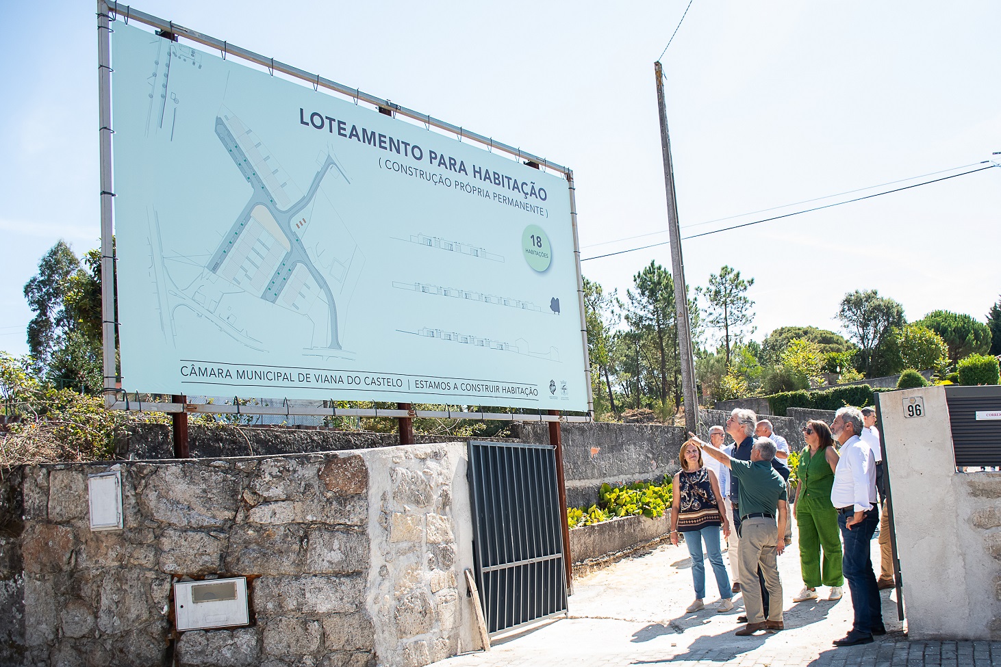 Presidente da Câmara visita loteamento municipal para construção em São Romão de Neiva